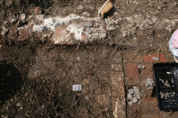 Junction of internal wall with external house wall