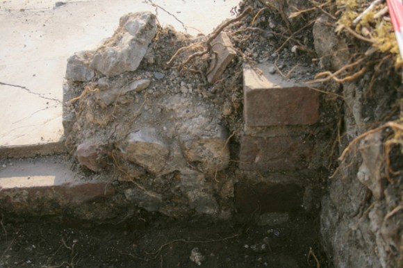 N part of E wall of toilet