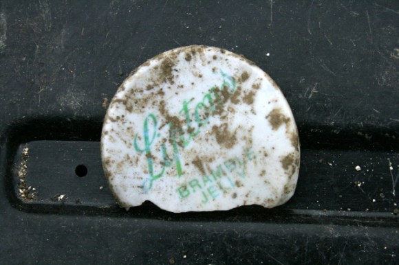 Plastic snap on lid of Lipton's Bramble Jelly