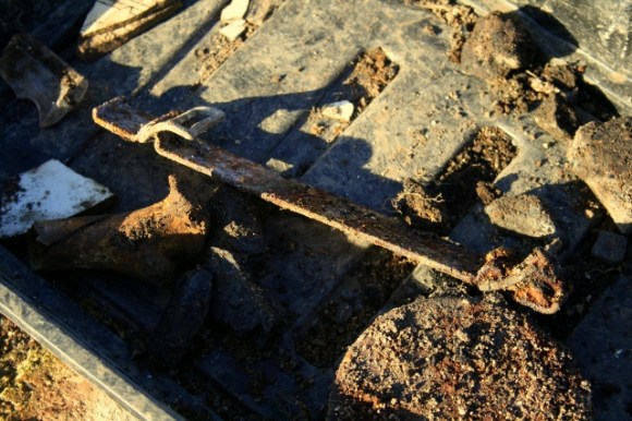 Finds tray containing a metal ammunition box(?) handle attachment