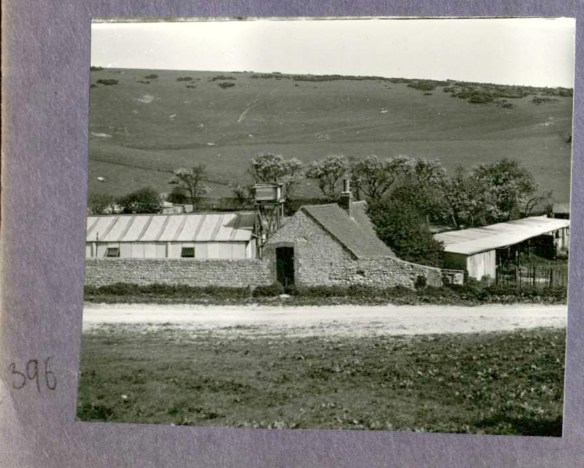 Photo 396. Balsdean farm buildings. In Captain Bertie Hubbard Maclaren's scrapbook. Brighton & Hove Royal Pavilion and Museums, ref. HA930078.