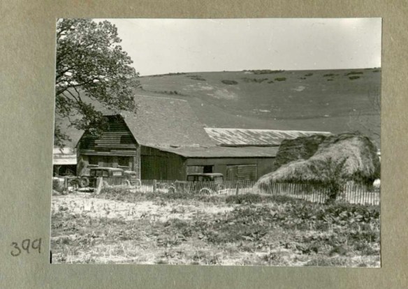 Photo 399. More Balsdean farm buildings. In Captain Bertie Hubbard Maclaren's scrapbook. Brighton & Hove Royal Pavilion and Museums, ref. HA930078.