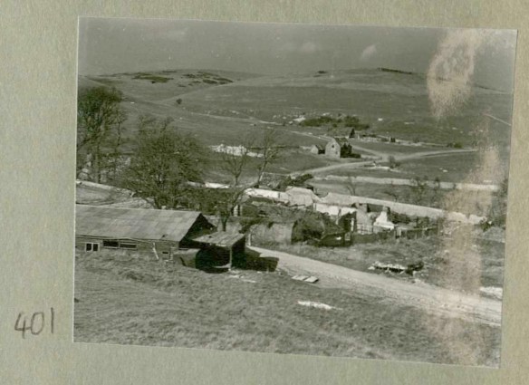 Photo 401. Balsdean with demolished farm buildings. In Captain Bertie Hubbard Maclaren's scrapbook. Brighton & Hove Royal Pavilion and Museums, ref. HA930078.