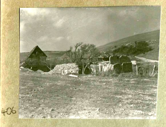Photo 406. Badly destroyed Norton Farm. In Captain Bertie Hubbard Maclaren's scrapbook. Brighton & Hove Royal Pavilion and Museums, ref. HA930078.