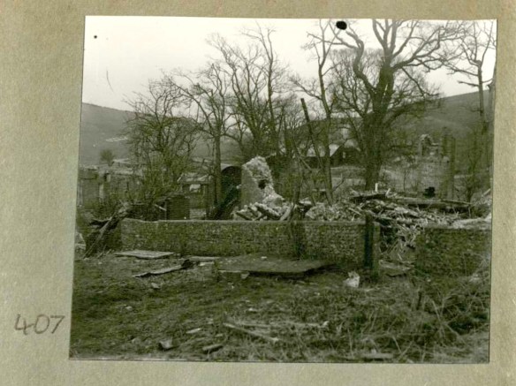 Photo 407. Totally destroyed Balsdean Manor. In Captain Bertie Hubbard Maclaren's scrapbook. Brighton & Hove Royal Pavilion and Museums, ref. HA930078.